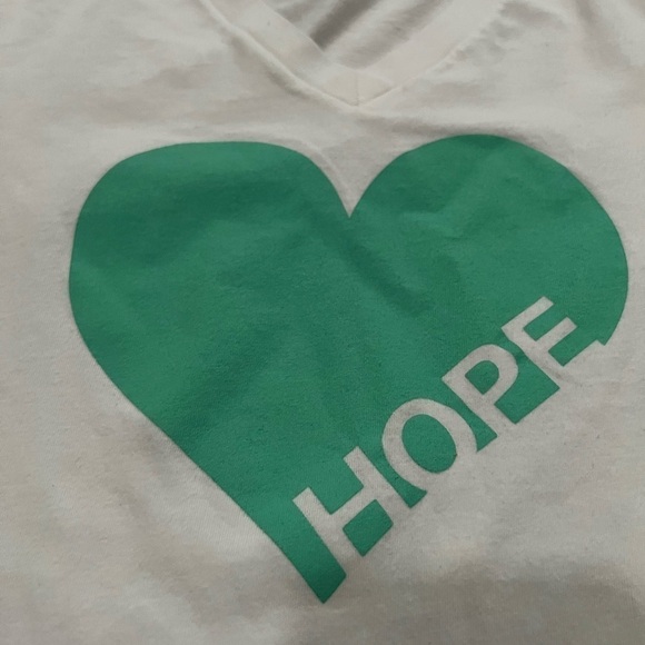 WHITE V neck short sleeved T shirt mint green heart spell out "Hope" cotton XS. - Picture 7 of 9